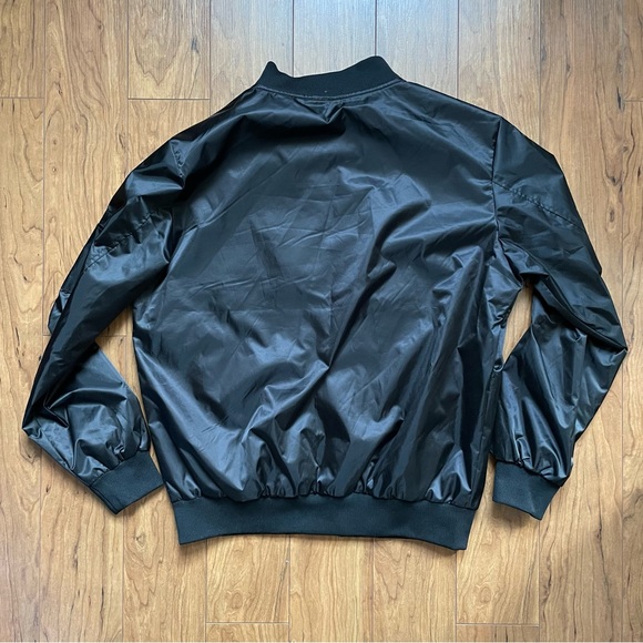 Lightweight jacket - Picture 2 of 7